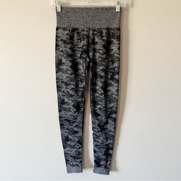Gymshark Women’s Camo Seamless Leggings Black/Gray Size Small? Gym Workout - Picture 1 of 8
